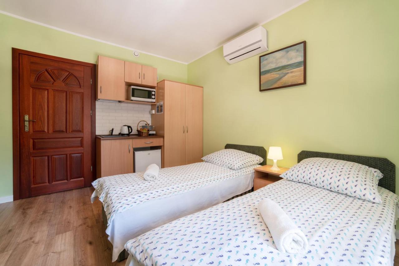 Pokoje Goscinne Konik Morski Dębki Buitenkant foto