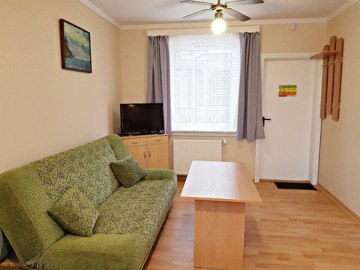 Pokoje Goscinne Konik Morski Dębki Buitenkant foto
