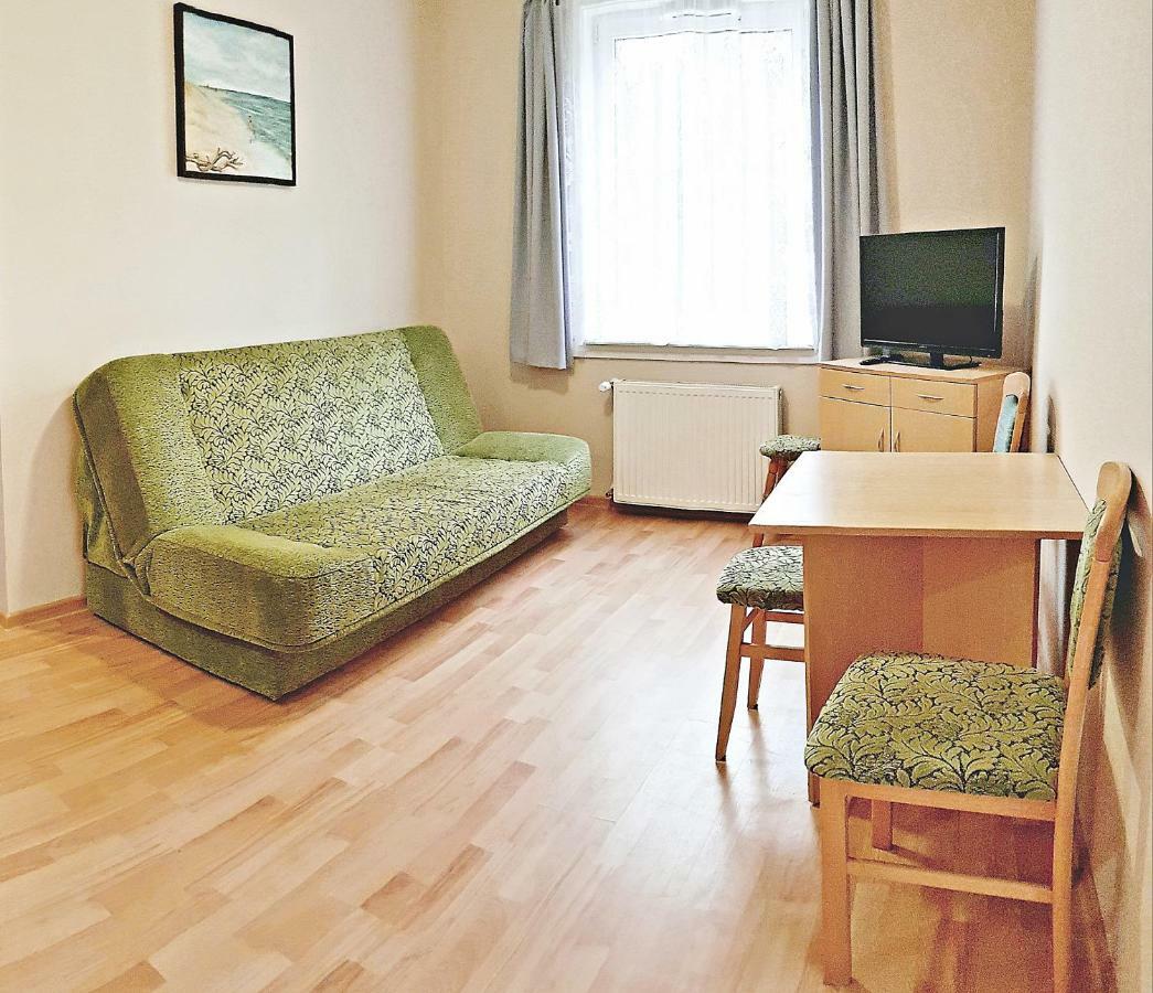 Pokoje Goscinne Konik Morski Dębki Buitenkant foto